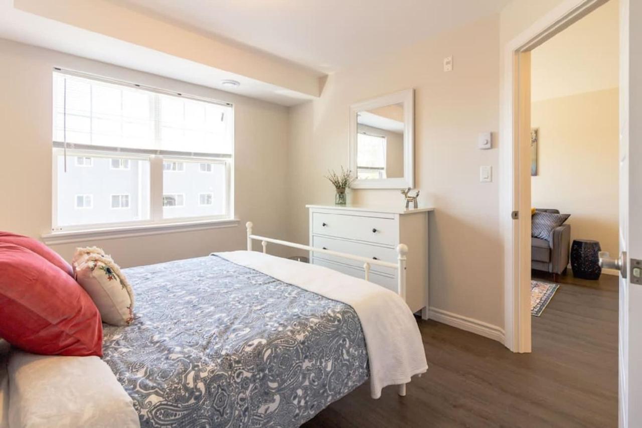 Newly Renovated Modern Condo Near Hospital, Unb Patio & Parking Coffee Saint John Luaran gambar