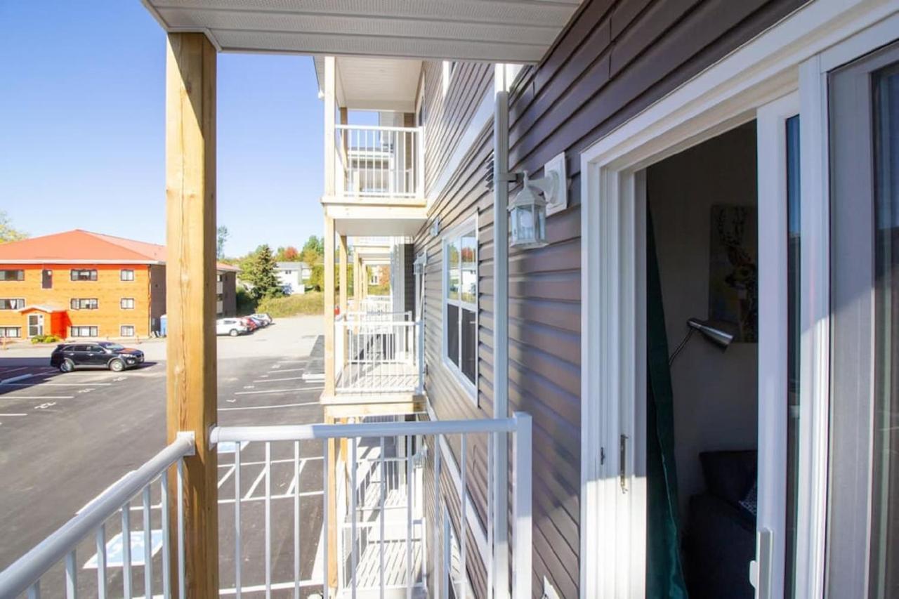 Newly Renovated Modern Condo Near Hospital, Unb Patio & Parking Coffee Saint John Luaran gambar