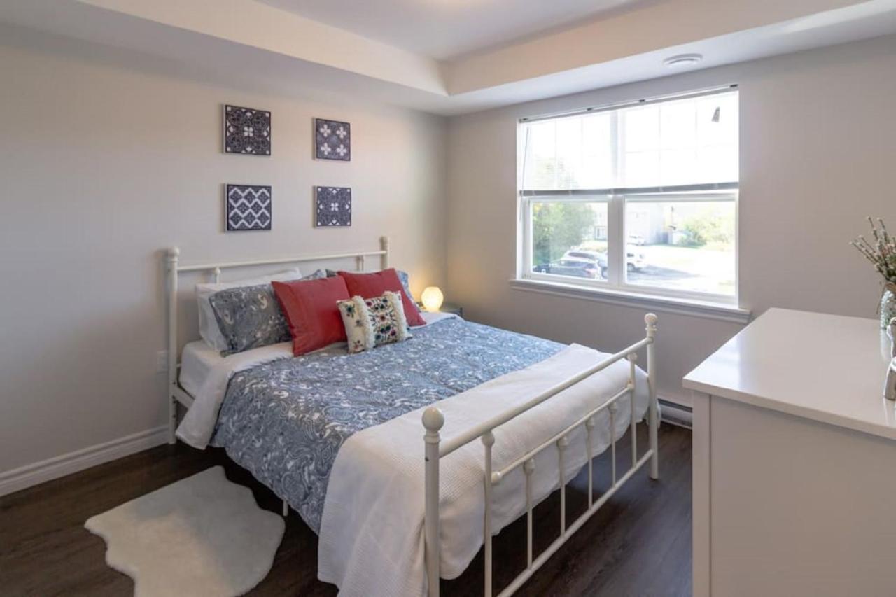 Newly Renovated Modern Condo Near Hospital, Unb Patio & Parking Coffee Saint John Luaran gambar