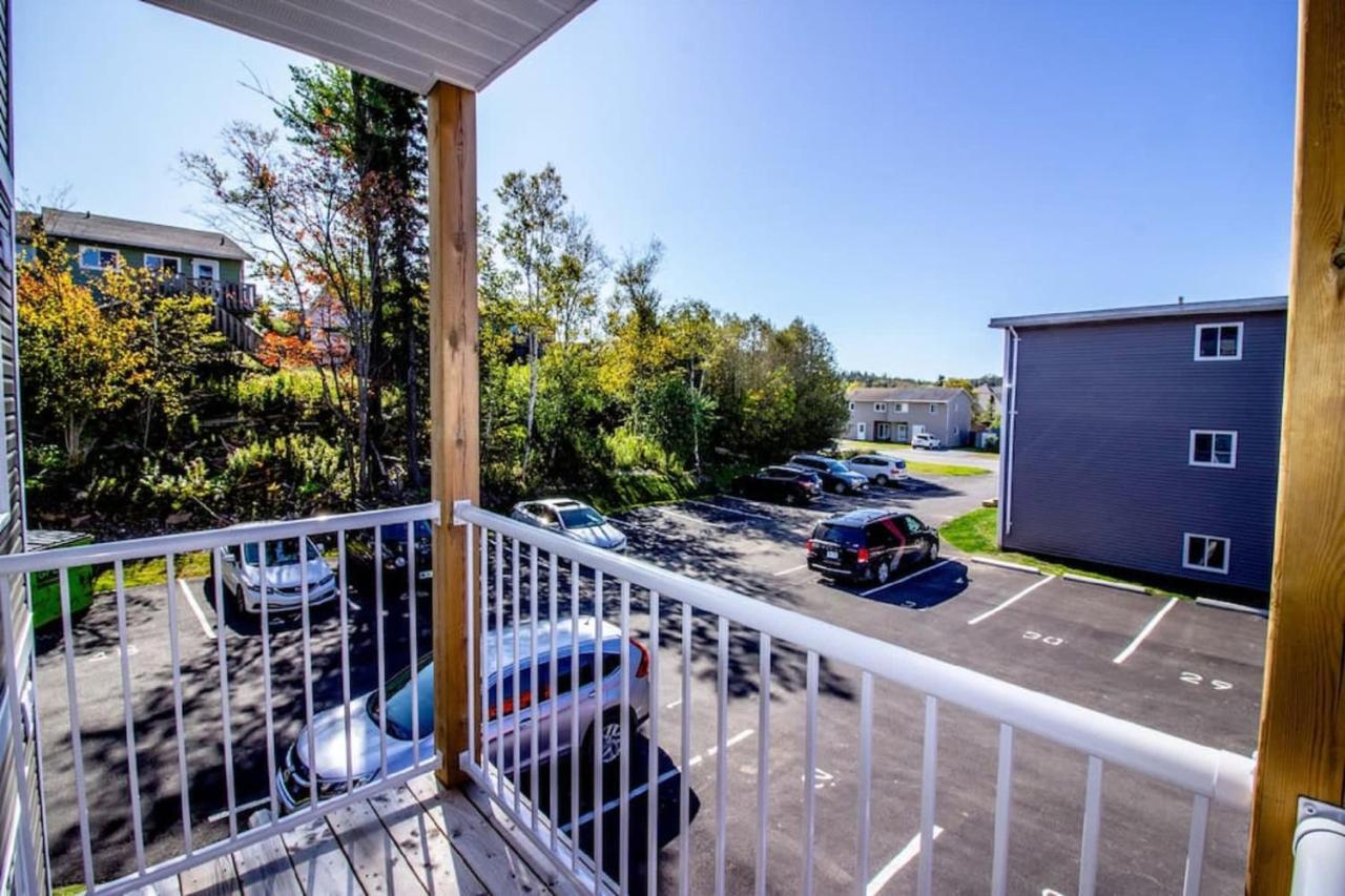 Newly Renovated Modern Condo Near Hospital, Unb Patio & Parking Coffee Saint John Luaran gambar