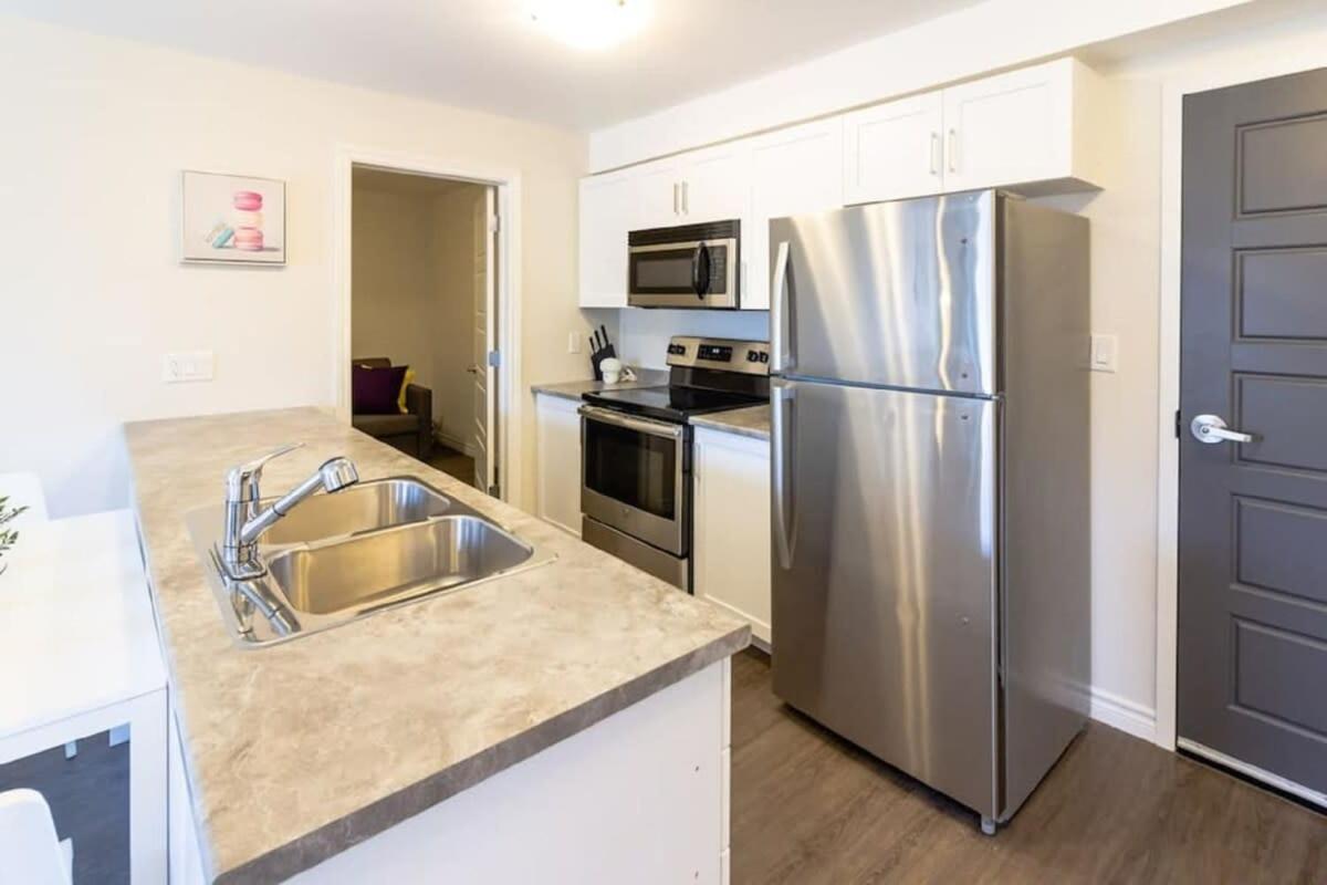 Newly Renovated Modern Condo Near Hospital, Unb Patio & Parking Coffee Saint John Luaran gambar