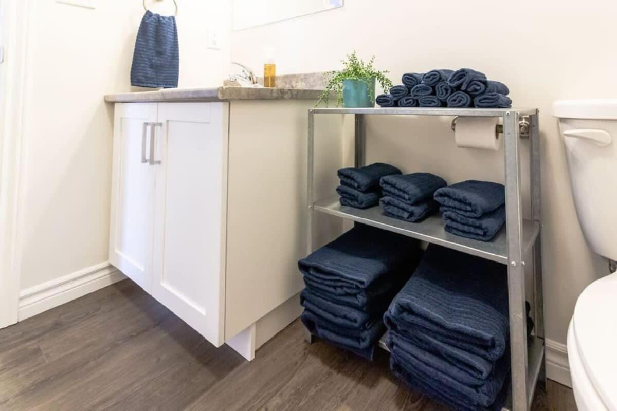 Newly Renovated Modern Condo Near Hospital, Unb Patio & Parking Coffee Saint John Luaran gambar