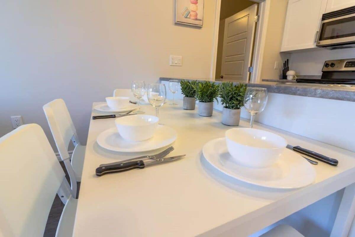 Newly Renovated Modern Condo Near Hospital, Unb Patio & Parking Coffee Saint John Luaran gambar