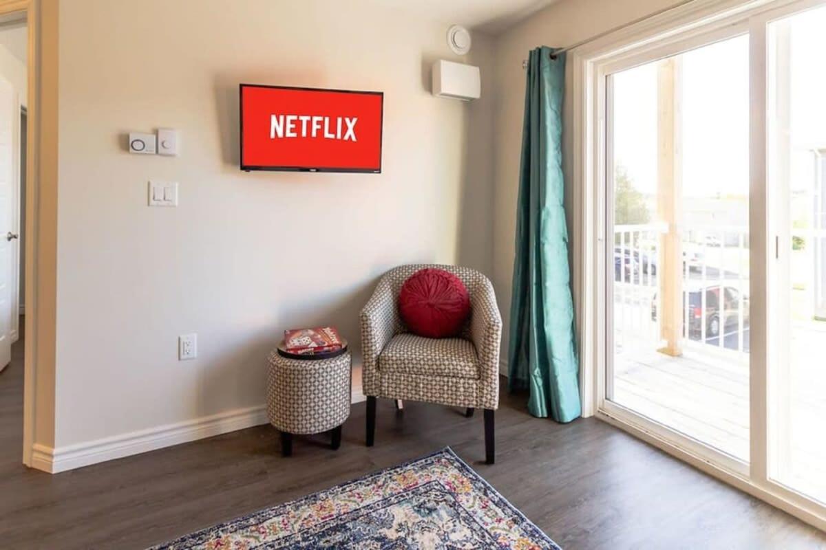 Newly Renovated Modern Condo Near Hospital, Unb Patio & Parking Coffee Saint John Luaran gambar