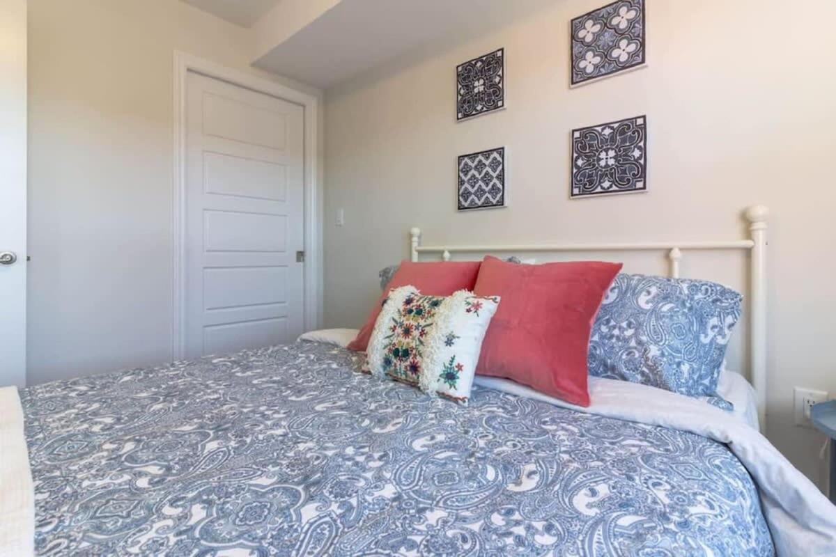 Newly Renovated Modern Condo Near Hospital, Unb Patio & Parking Coffee Saint John Luaran gambar